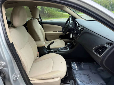 2012 Chrysler 200 LX