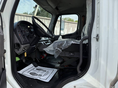 2017 Freightliner M2 106