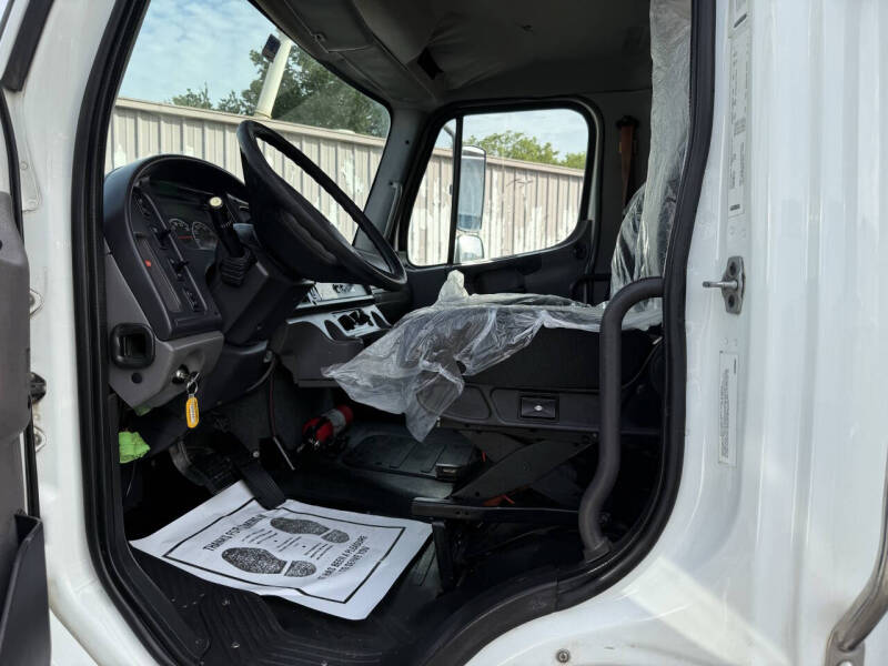 2017 Freightliner M2 106
