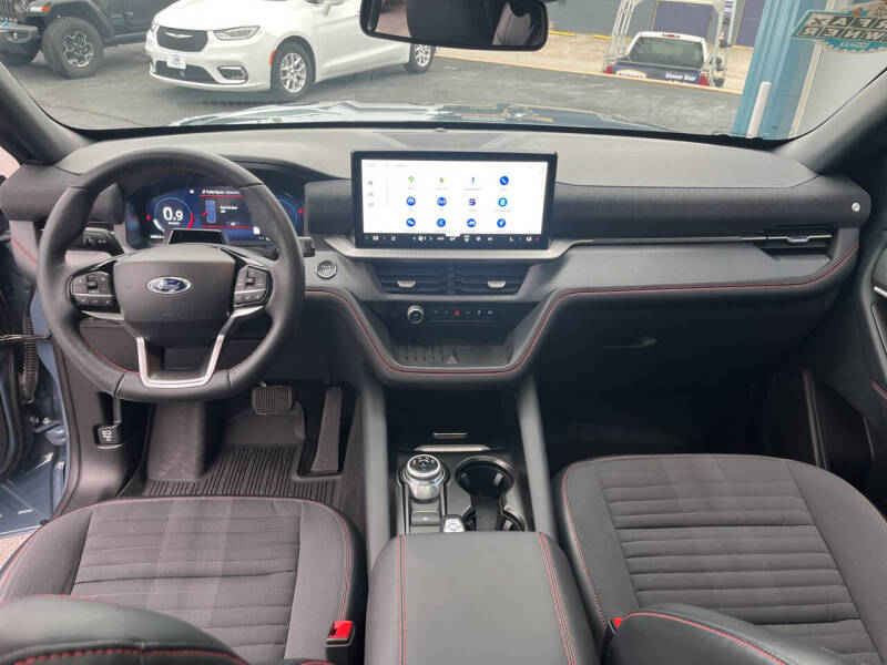 2025 Ford Explorer ST-Line