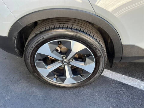 2024 Volvo XC40 B5 Core Dark Theme