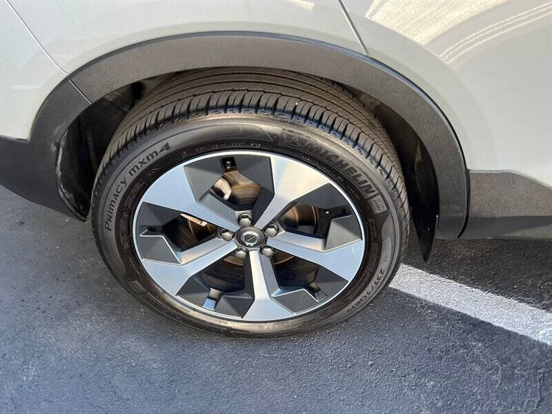 2024 Volvo XC40 B5 Core Dark Theme