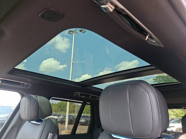 2025 Land Rover Range Rover P530 SE