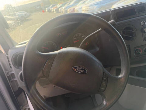2013 Ford E-Series E-350 SD XLT