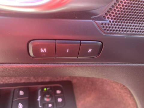 2023 Volvo XC40 B5 Plus Dark Theme