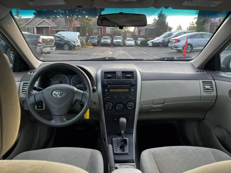 2009 Toyota Corolla LE photo 18