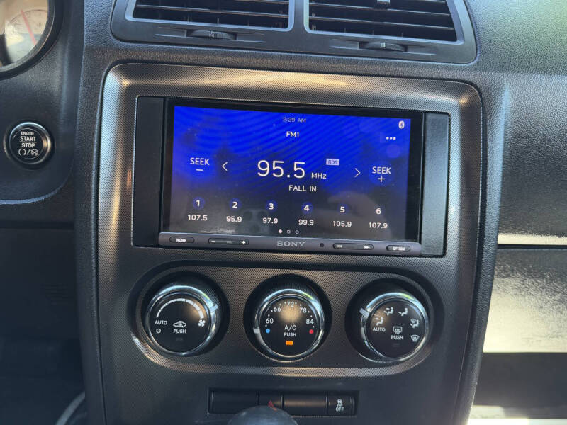 2014 Dodge Challenger SXT