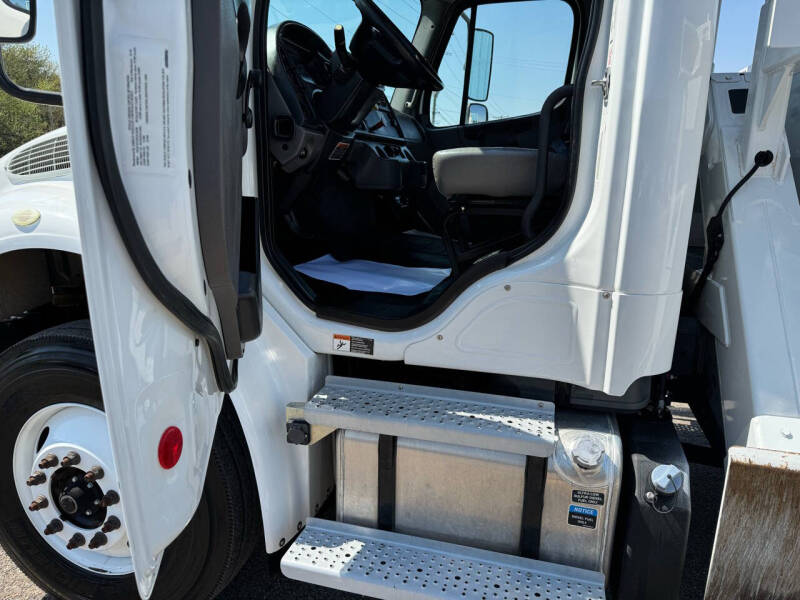 2019 Freightliner M2 106