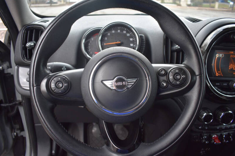 2017 MINI Countryman Base photo 22