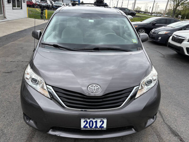 2012 Toyota Sienna LE 7-Passenger Auto Access Seat