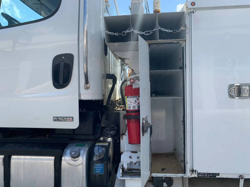 2012 Freightliner M2 106