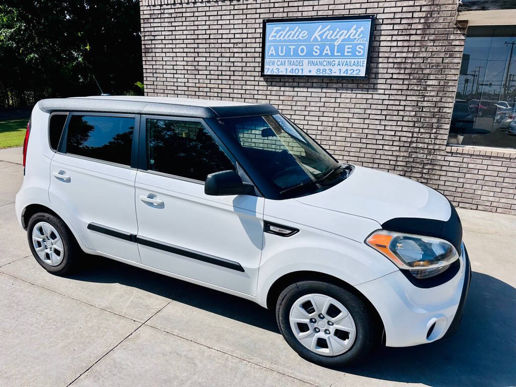 White 2012 Kia Soul Base 4dr Crossover 6A 1