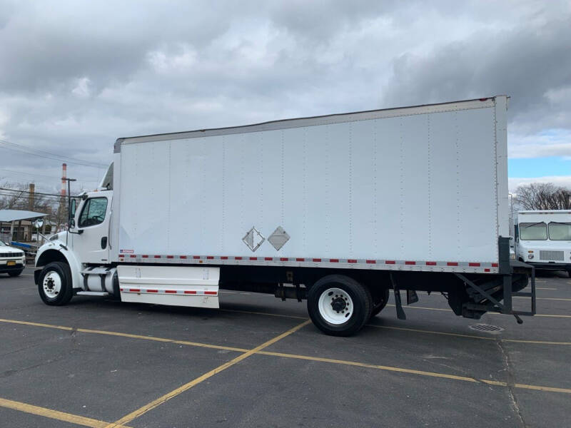 2012 Freightliner M2 106