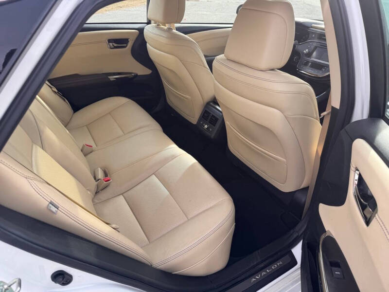 2017 Toyota Avalon XLE