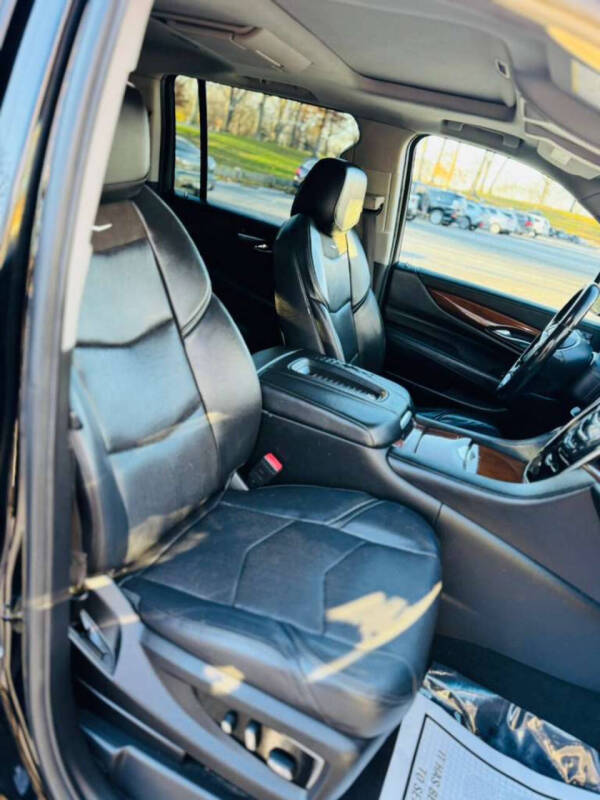 2018 Cadillac Escalade ESV Luxury