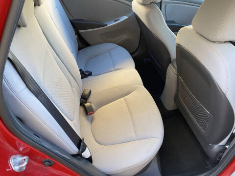 2013 Hyundai Accent SE