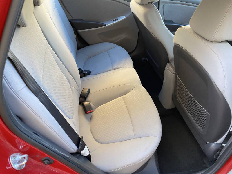 2013 Hyundai Accent SE