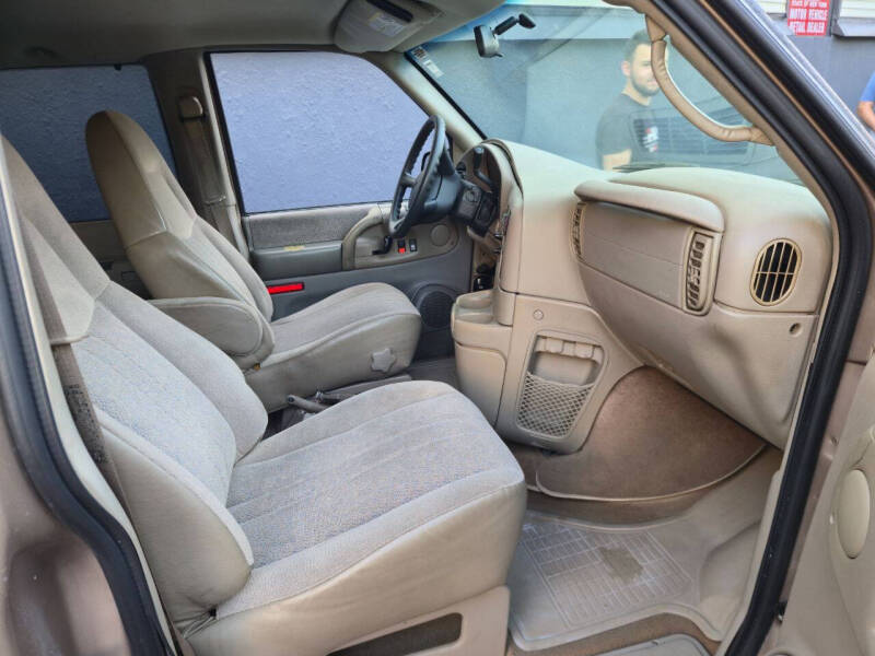 2003 Chevrolet Astro LS