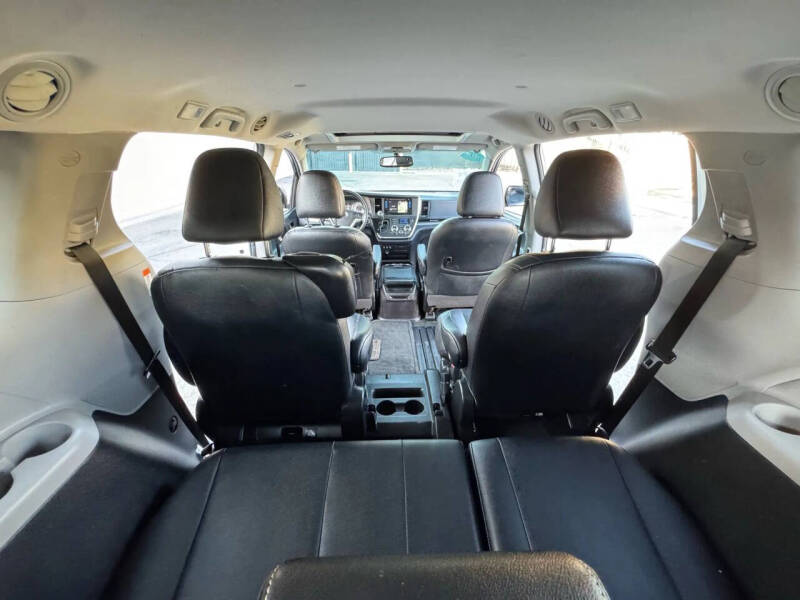 2015 Toyota Sienna SE Premium 8-Passenger