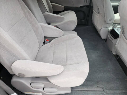 2017 Toyota Sienna LE 8-Passenger