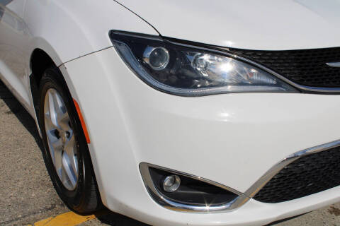 2017 Chrysler Pacifica Touring-L