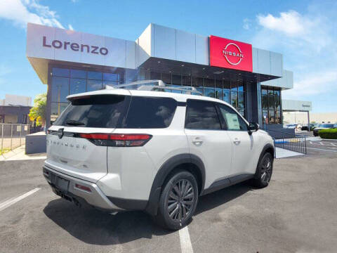 2025 Nissan Pathfinder SL