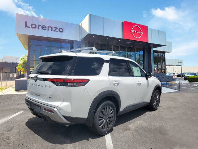 2025 Nissan Pathfinder SL