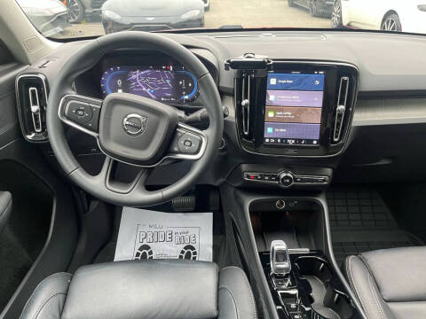 2023 Volvo XC40 B5 Plus Dark Theme