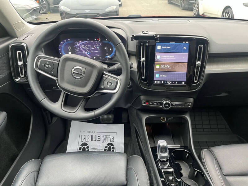 2023 Volvo XC40 B5 Plus Dark Theme