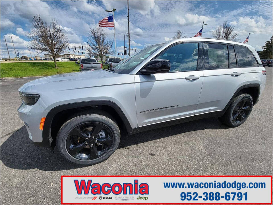 2024 Jeep Grand Cherokee for sale at Victoria Auto Sales in Victoria, MN