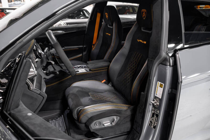 2023 Lamborghini Urus Performante