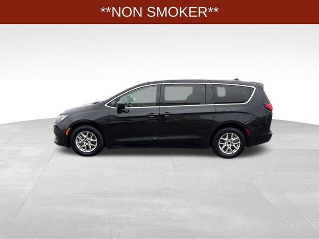 2022 Chrysler Voyager LX