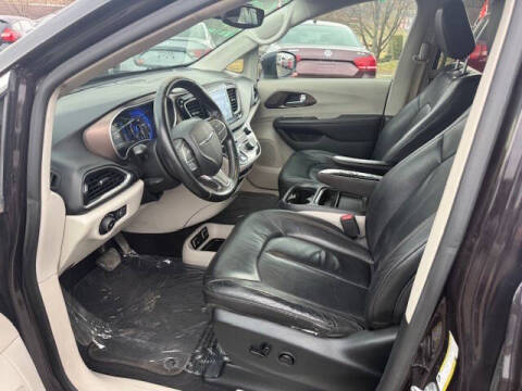 2017 Chrysler Pacifica Touring-L