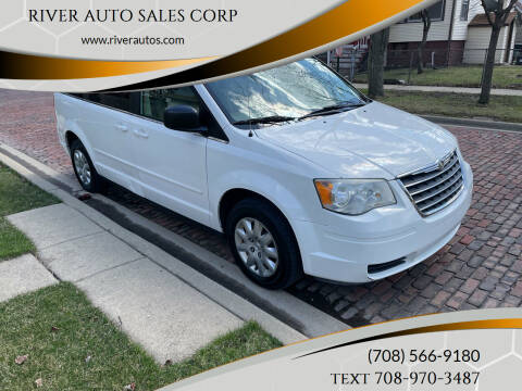 2009 Chrysler Town and Country for sale at RIVER AUTO SALES CORP in Maywood IL