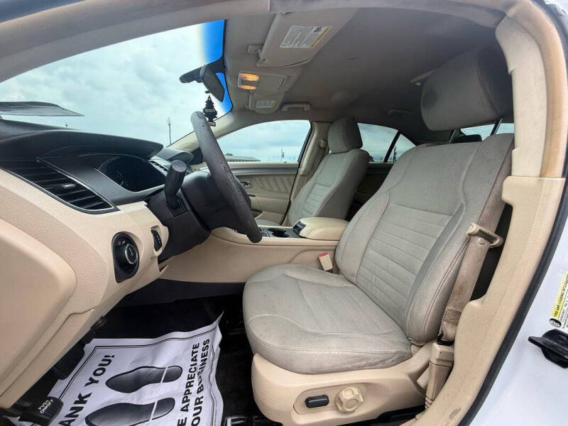 2016 Ford Taurus SE