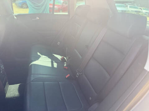 2011 Volkswagen Tiguan SEL