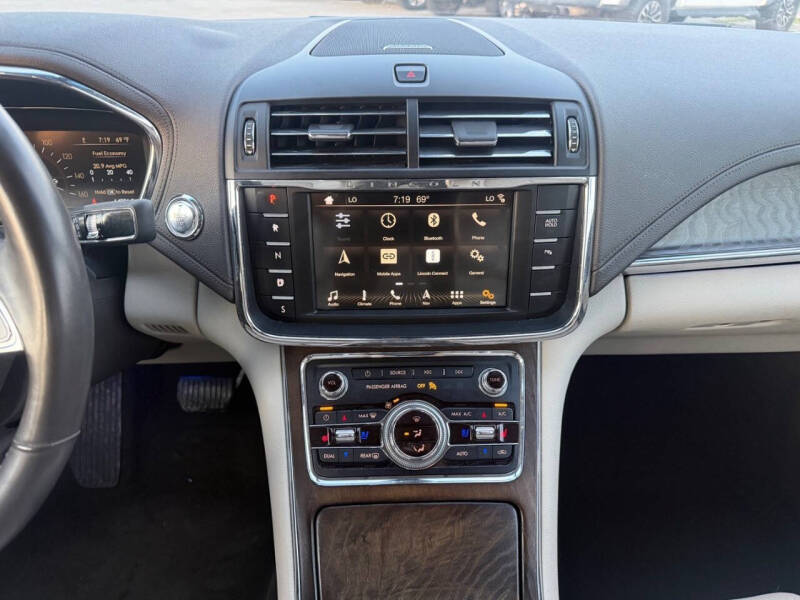 2019 Lincoln Continental Select