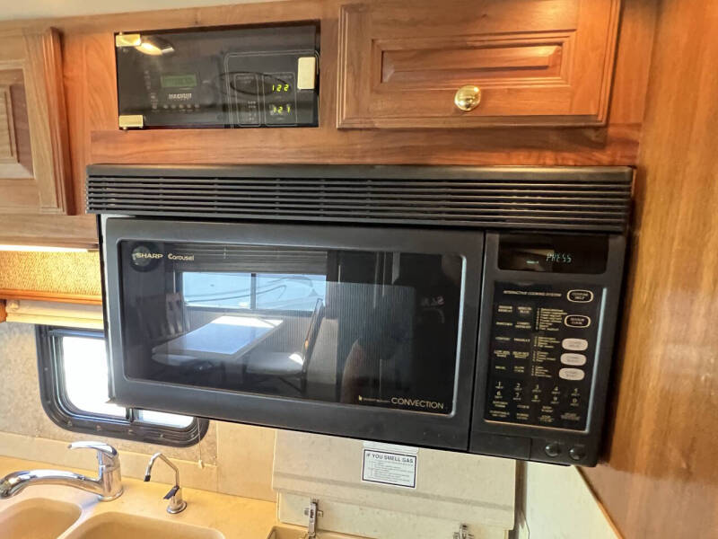 2002 Foretravel GV320 4010