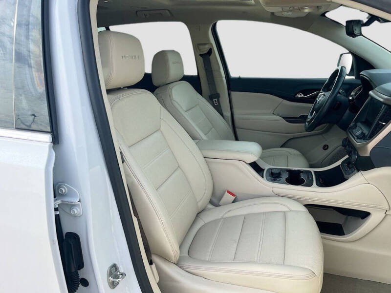 2022 GMC Acadia Denali