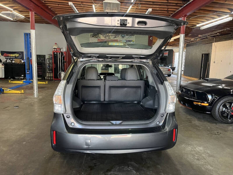 2014 Toyota Prius v Five