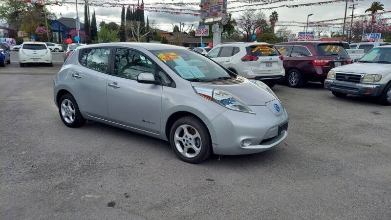 2011 Nissan LEAF SV