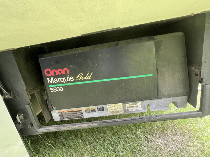 2007 Winnebago Adventurer