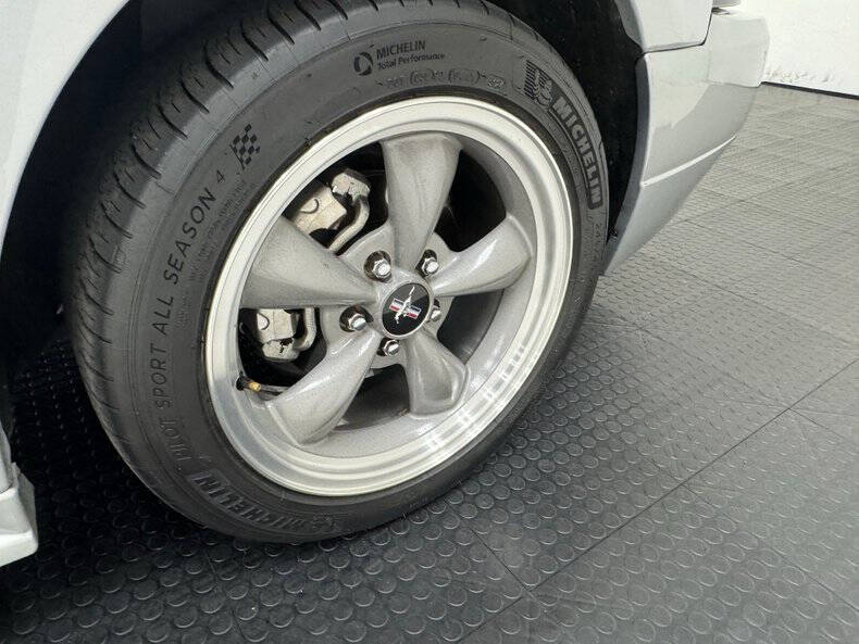 2002 Ford Mustang GT Deluxe