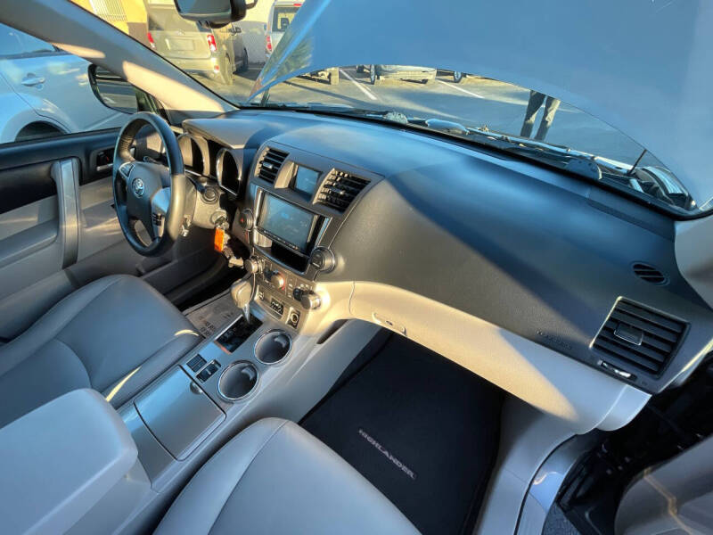 2013 Toyota Highlander SE