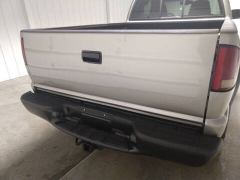 2000 Chevrolet S-10 LS Wide Stance