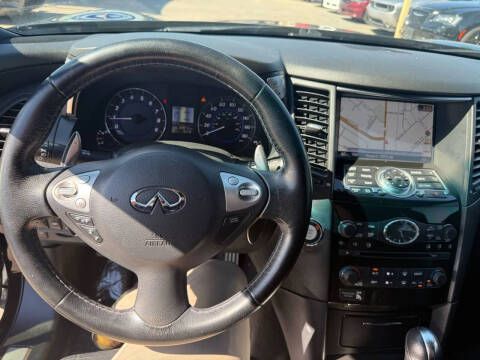2017 Infiniti QX70