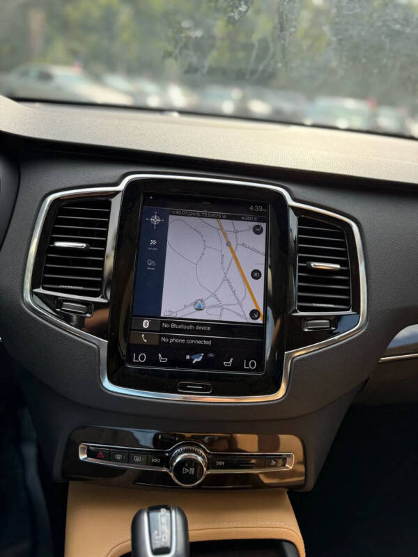 2016 Volvo XC90 T6 Momentum