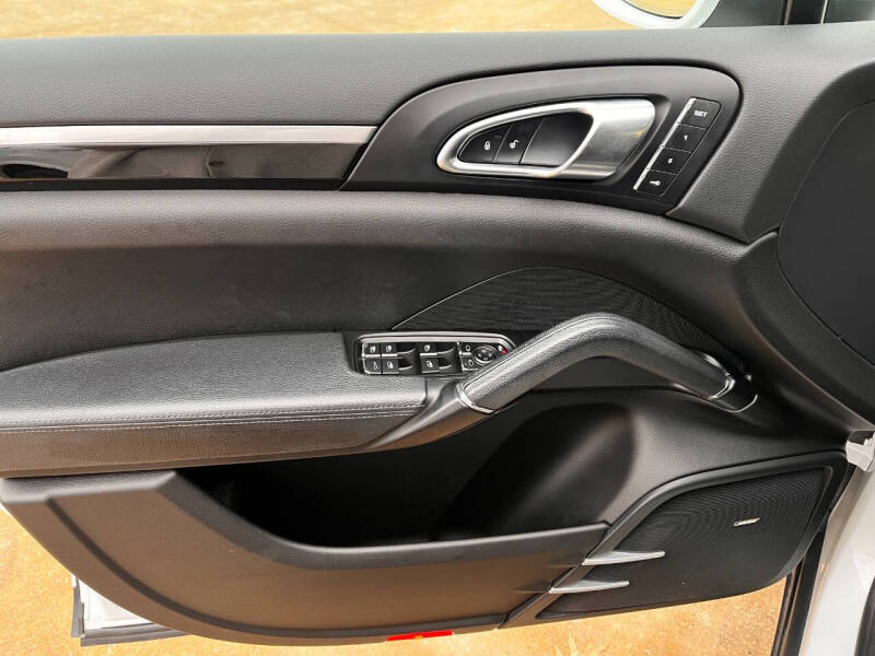 2017 Porsche Cayenne Platinum Edition