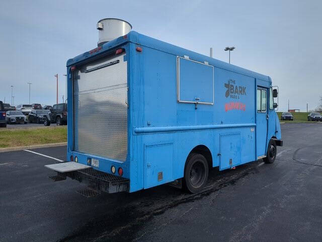 1999 Freightliner MT45 Chassis