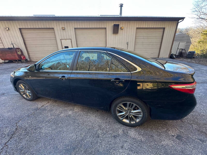 2017 Toyota Camry SE photo 36